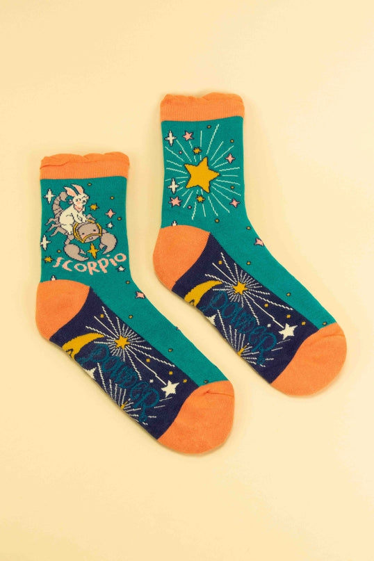 Pulverfarbene Sternzeichen-Socken