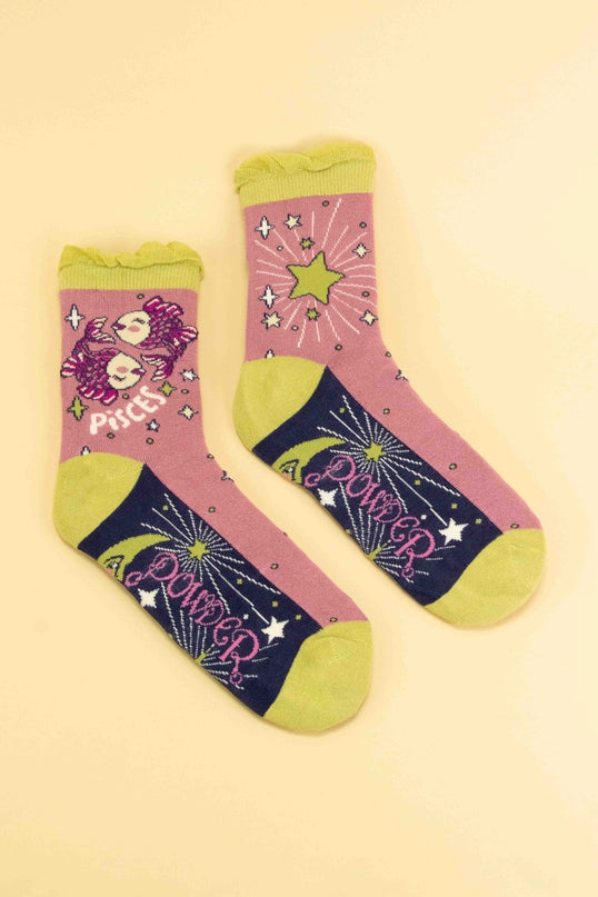 Pulverfarbene Sternzeichen-Socken