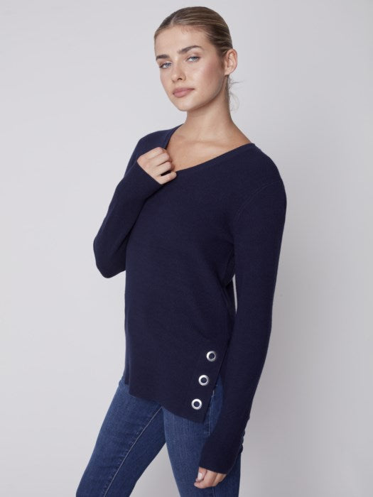 Charlie B-Pullover mit V-Ausschnitt und Seitenschlitz mit Ösendetail