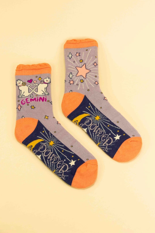 Pulverfarbene Sternzeichen-Socken