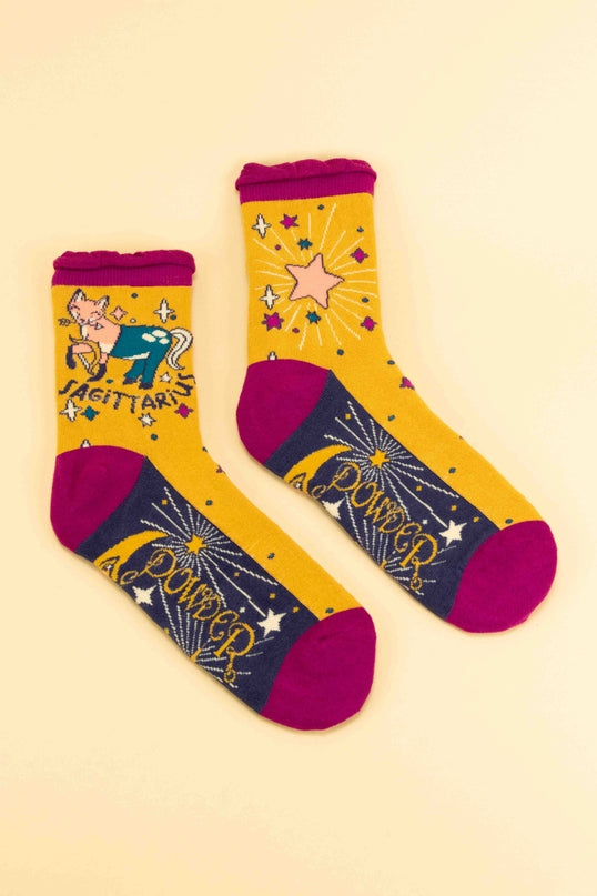 Pulverfarbene Sternzeichen-Socken