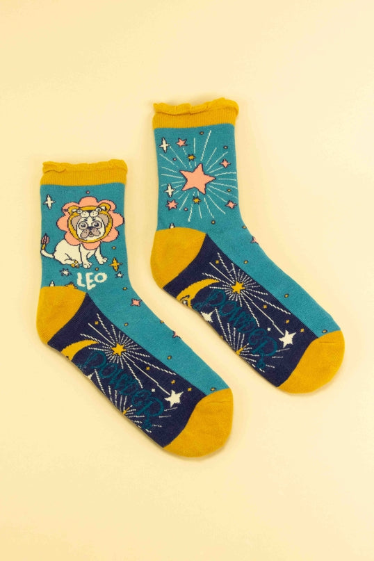 Pulverfarbene Sternzeichen-Socken
