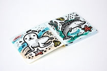 Quarto Color Me: Who's in the Water Book