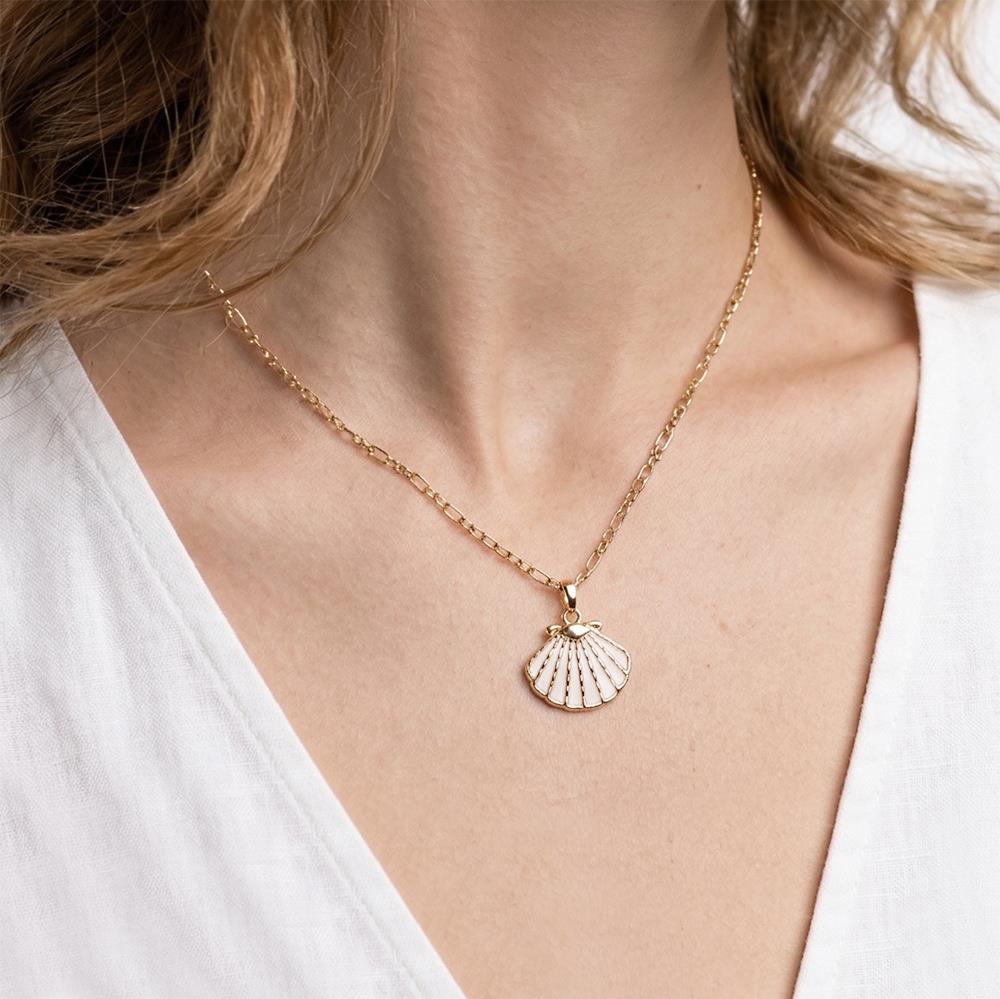 Joia Metal Shell Pendant Necklace
