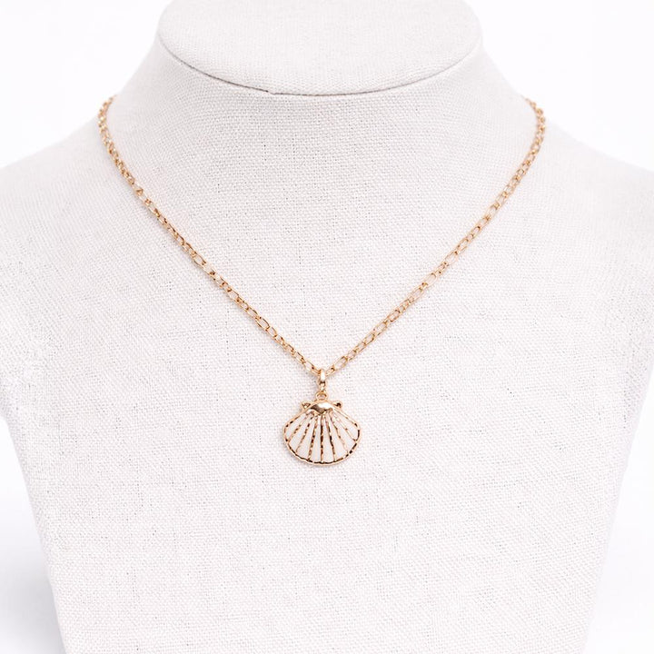 Joia Metal Shell Pendant Necklace