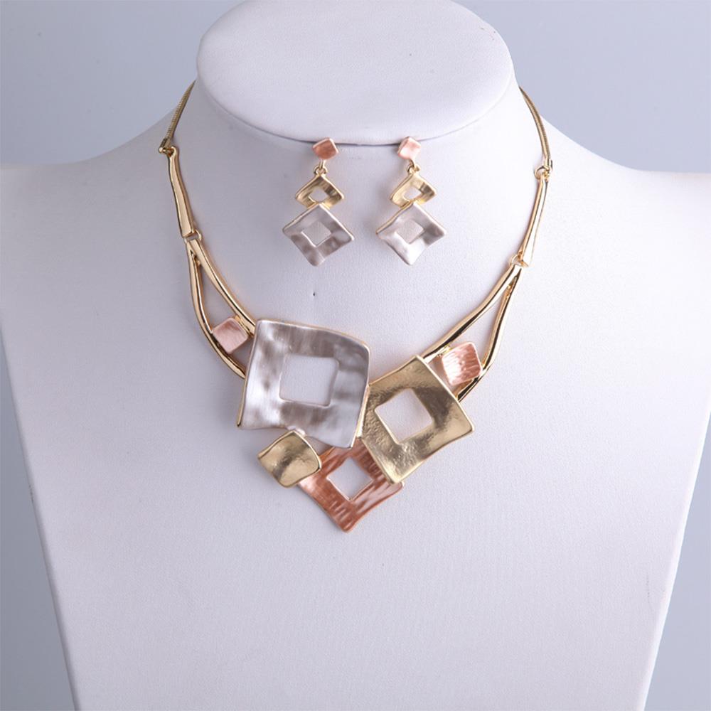Joia Gold Square Necklace and Earring Set