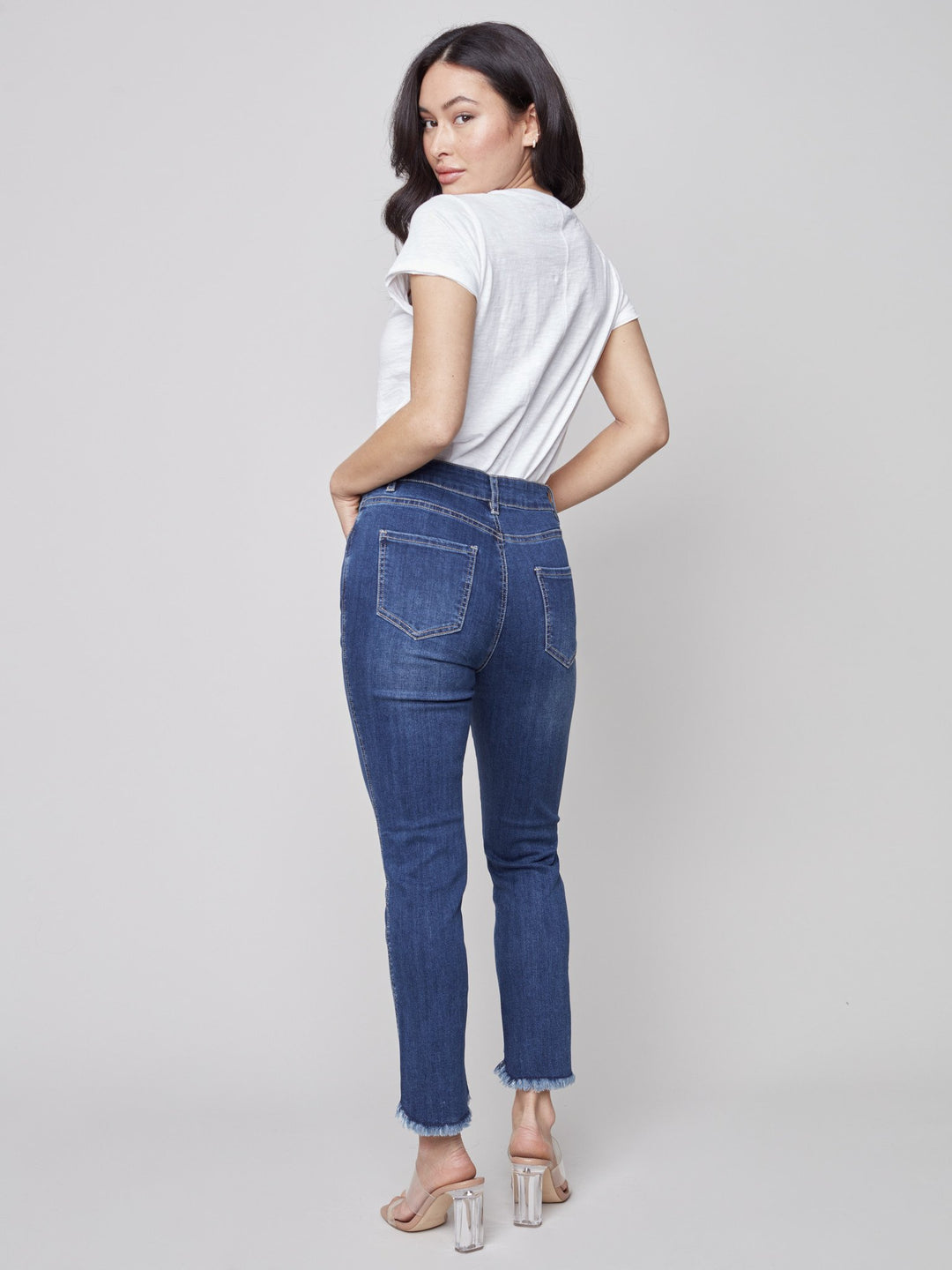 Pantalon en jean Charlie B avec ouverture de jambe effilochée tulipe