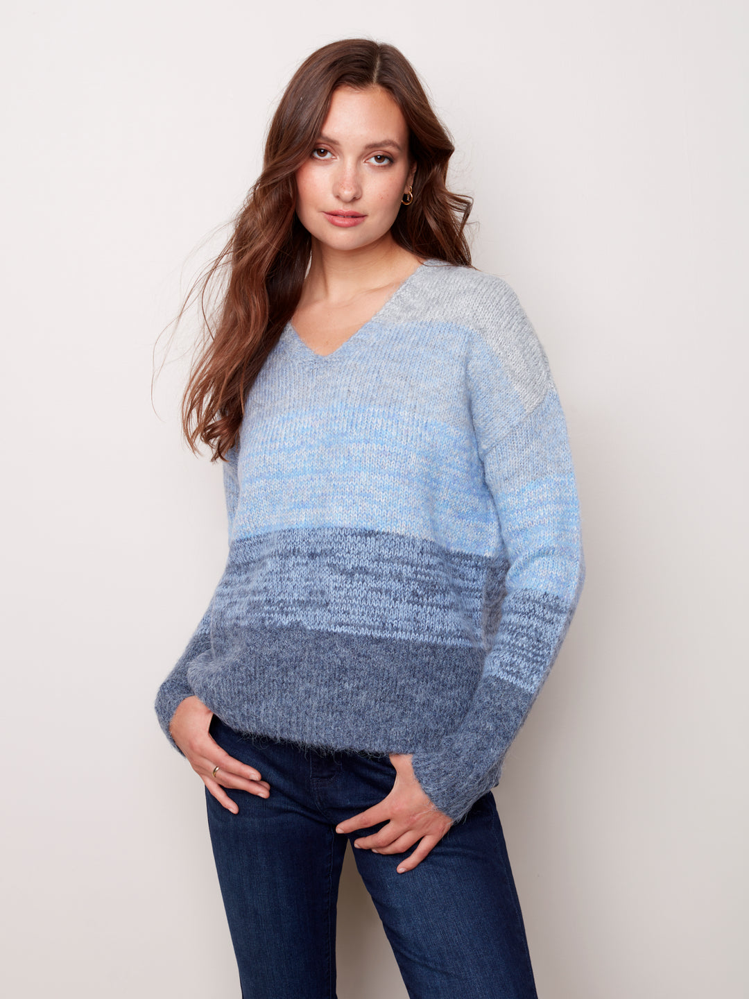 Charlie B Fuzzy Stripes Pullover mit V-Ausschnitt