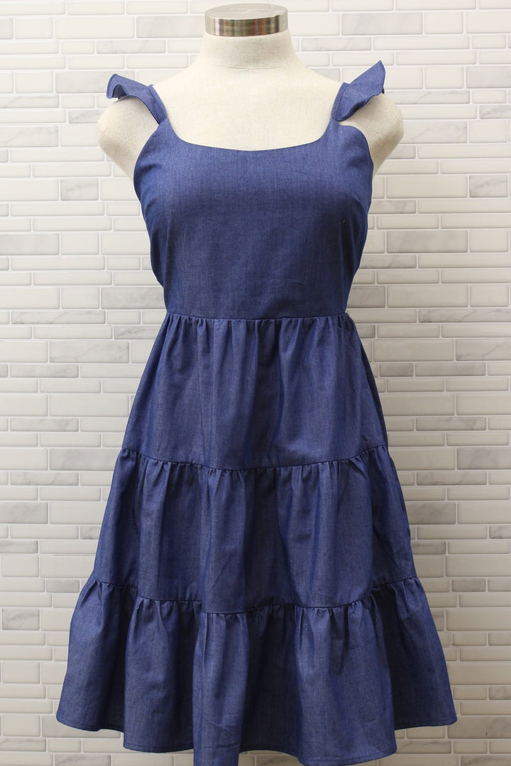 Verfügbares Kleid D51710W